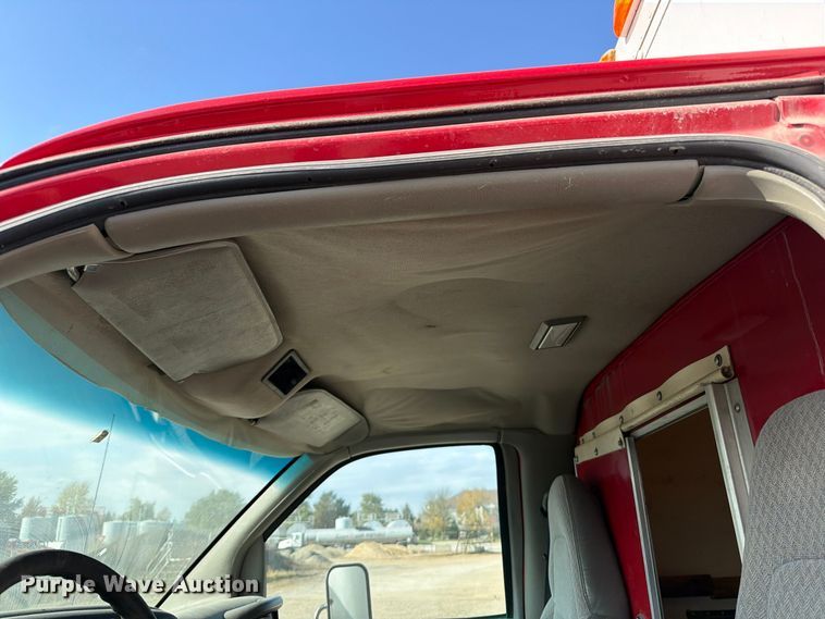 image for item EV7064 2001 GMC Savana delivery truck
