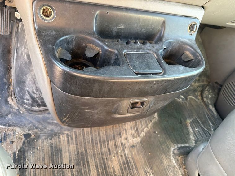 image for item EV7064 2001 GMC Savana delivery truck