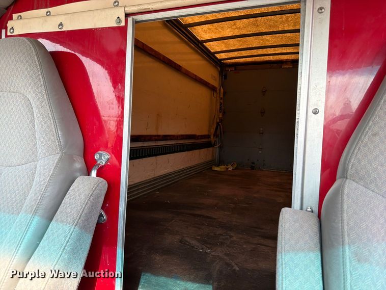image for item EV7064 2001 GMC Savana delivery truck
