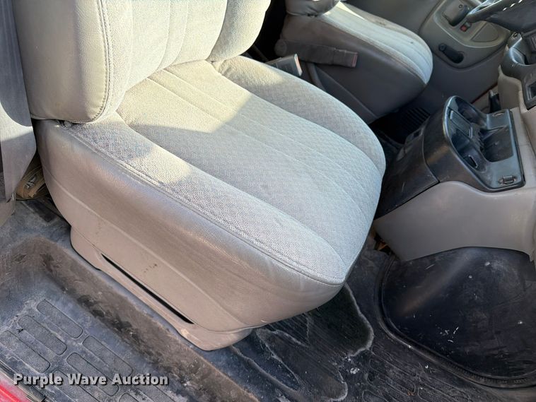 image for item EV7064 2001 GMC Savana delivery truck