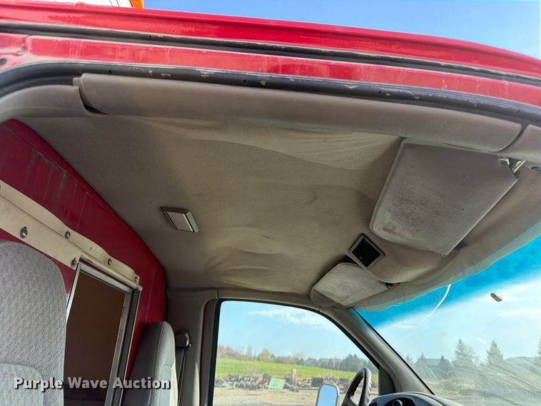 image for item EV7064 2001 GMC Savana delivery truck