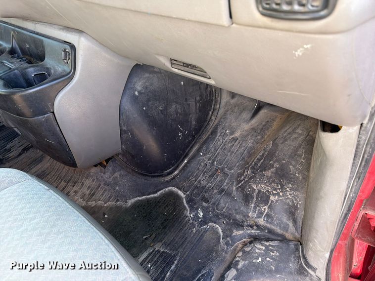 image for item EV7064 2001 GMC Savana delivery truck