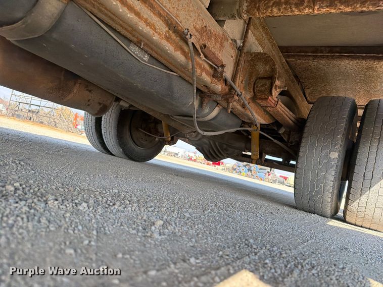 image for item EV7064 2001 GMC Savana delivery truck