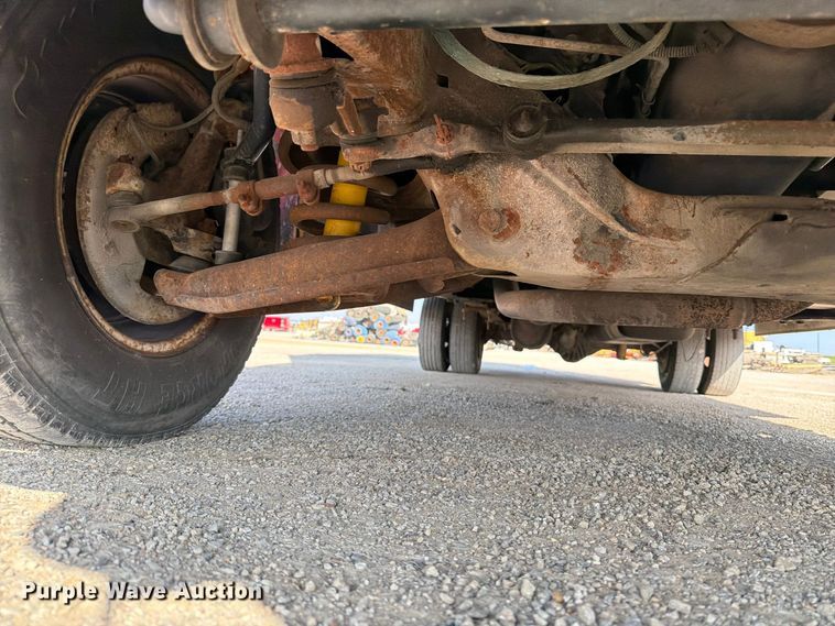 image for item EV7064 2001 GMC Savana delivery truck