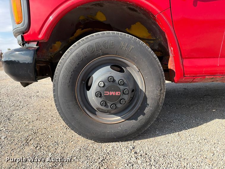 image for item EV7064 2001 GMC Savana delivery truck
