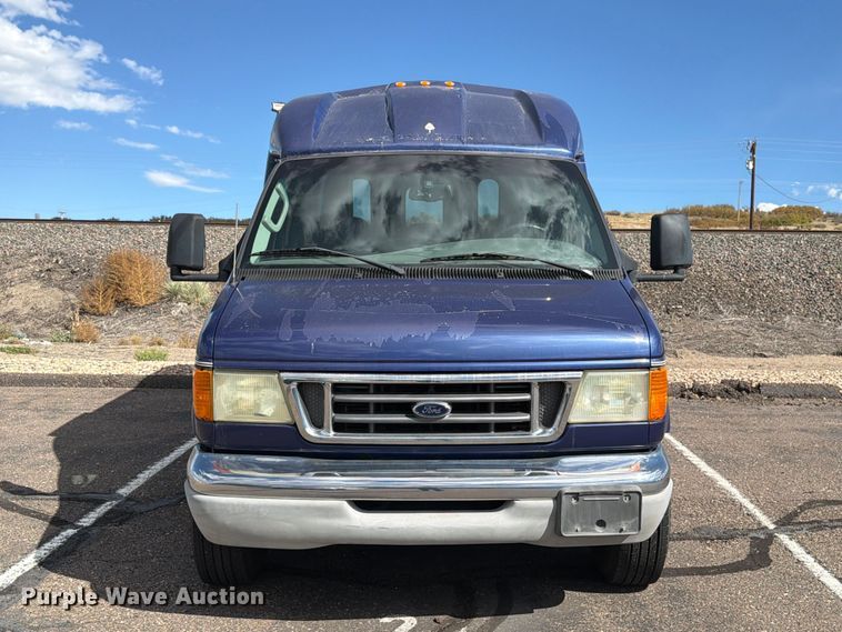 image for item EW1157 2007 TURT E350 shuttle bus