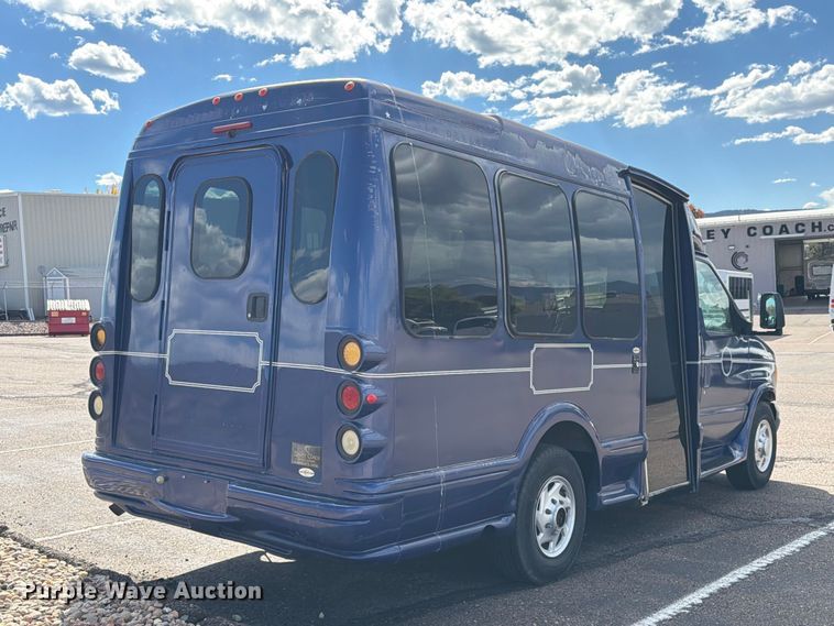 image for item EW1157 2007 TURT E350 shuttle bus
