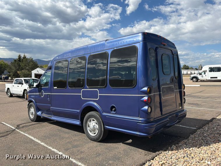 image for item EW1157 2007 TURT E350 shuttle bus