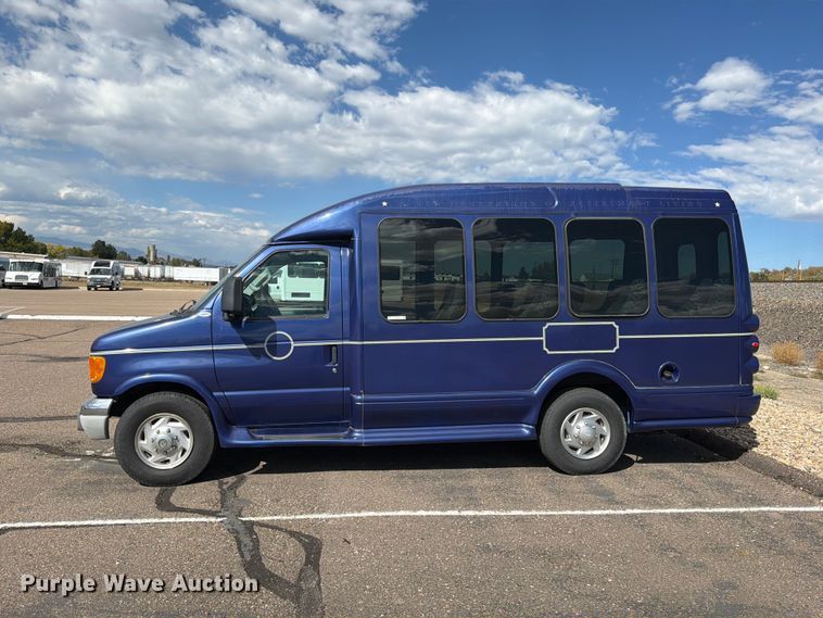 image for item EW1157 2007 TURT E350 shuttle bus