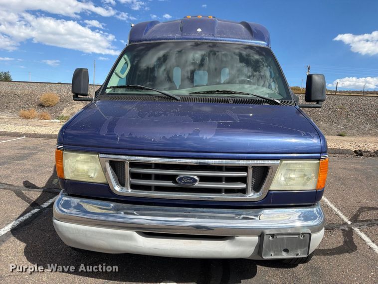 image for item EW1157 2007 TURT E350 shuttle bus
