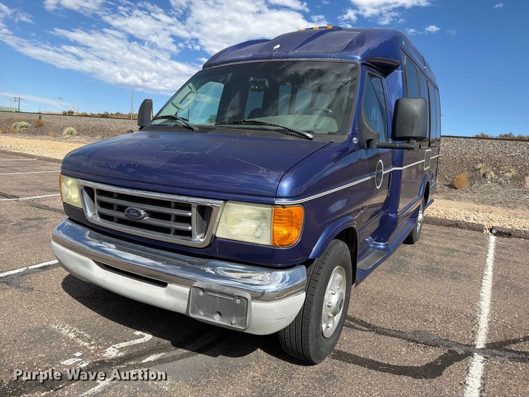 image for item EW1157 2007 TURT E350 shuttle bus