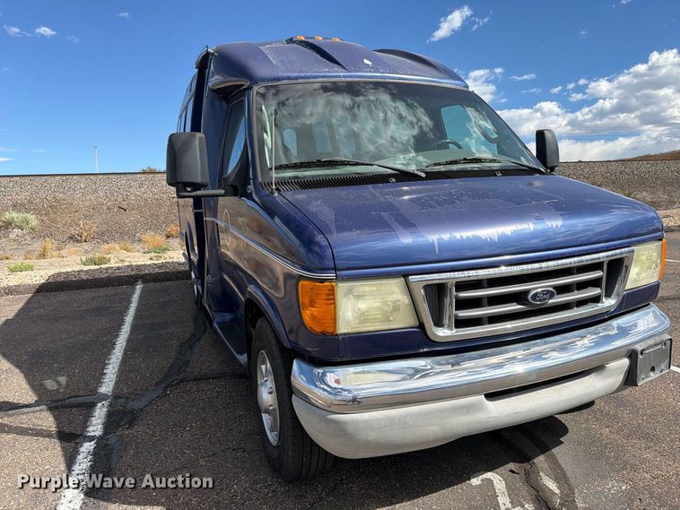 image for item EW1157 2007 TURT E350 shuttle bus