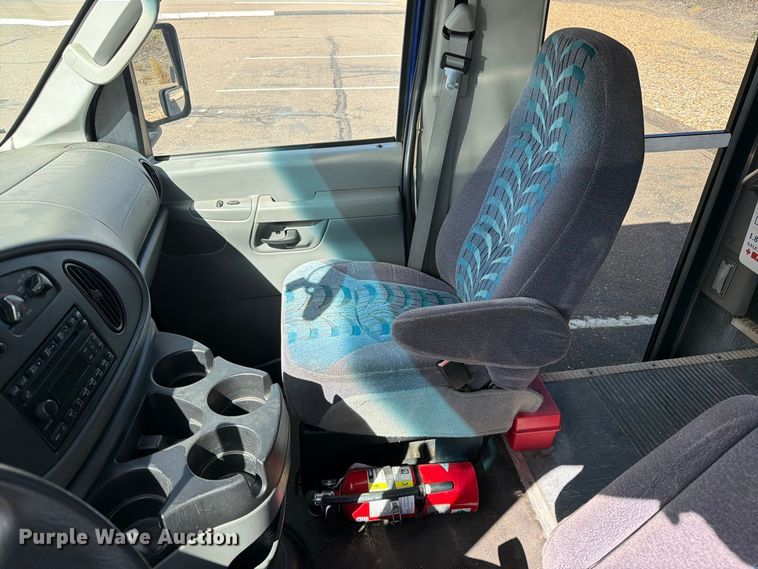 image for item EW1157 2007 TURT E350 shuttle bus
