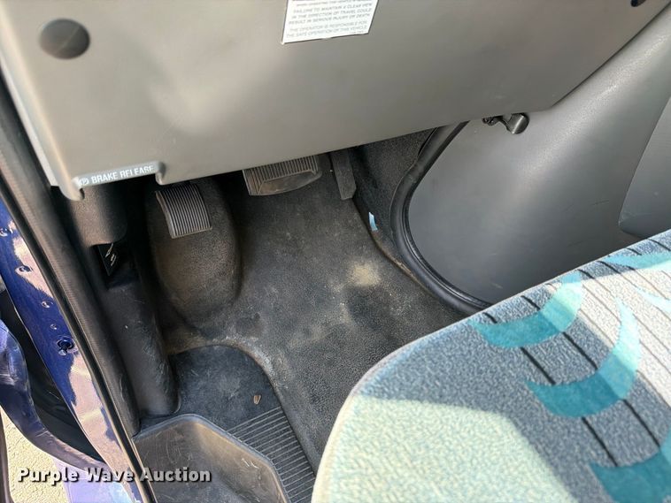 image for item EW1157 2007 TURT E350 shuttle bus