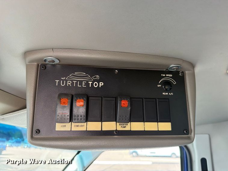 image for item EW1157 2007 TURT E350 shuttle bus
