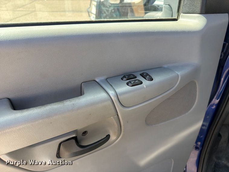 image for item EW1157 2007 TURT E350 shuttle bus