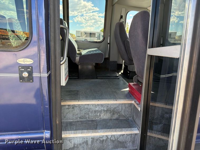 image for item EW1157 2007 TURT E350 shuttle bus