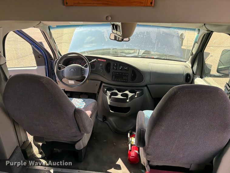 image for item EW1157 2007 TURT E350 shuttle bus
