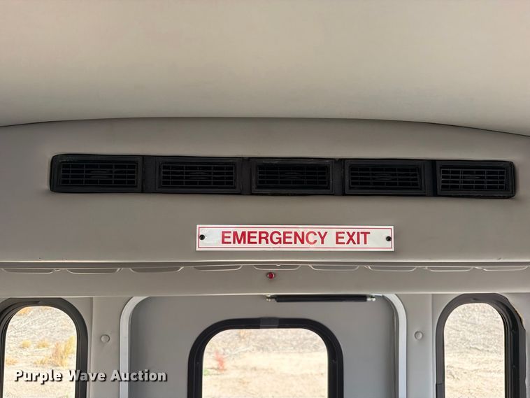 image for item EW1157 2007 TURT E350 shuttle bus