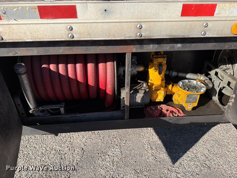 image for item EW1160 2003 International 4300 box truck