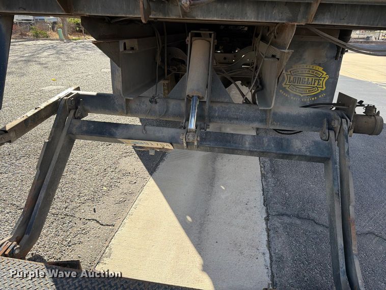 image for item EW1160 2003 International 4300 box truck