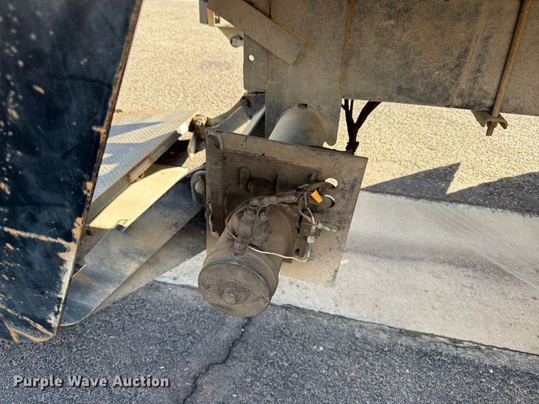 image for item EW1160 2003 International 4300 box truck