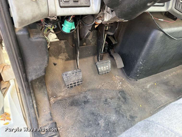 image for item EW1160 2003 International 4300 box truck