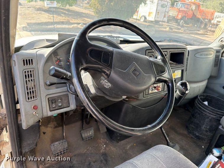image for item EW1160 2003 International 4300 box truck