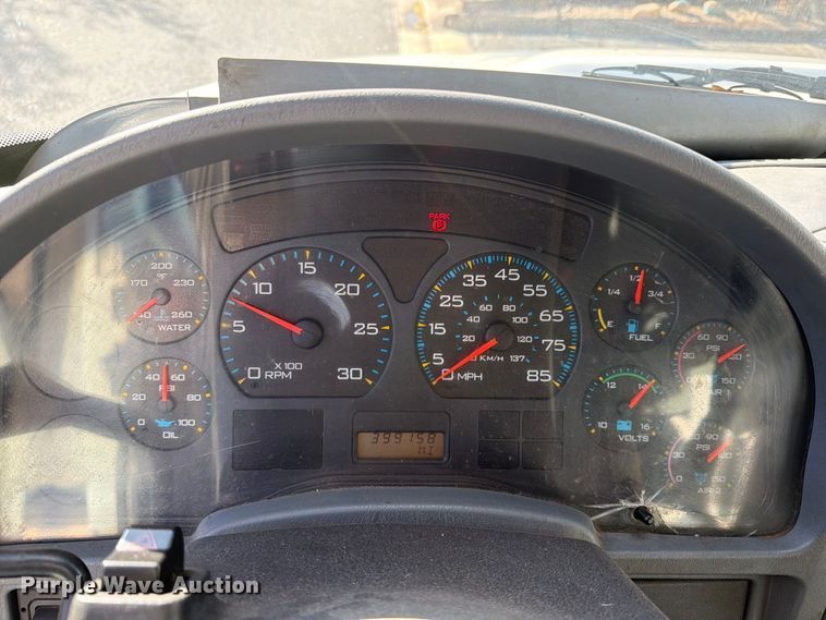 image for item EW1160 2003 International 4300 box truck