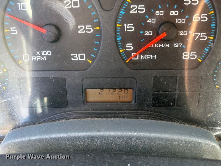 image for item EW1160 2003 International 4300 box truck