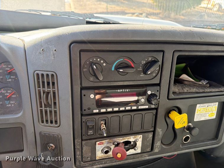 image for item EW1160 2003 International 4300 box truck