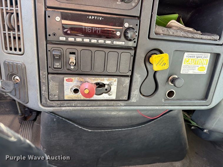 image for item EW1160 2003 International 4300 box truck