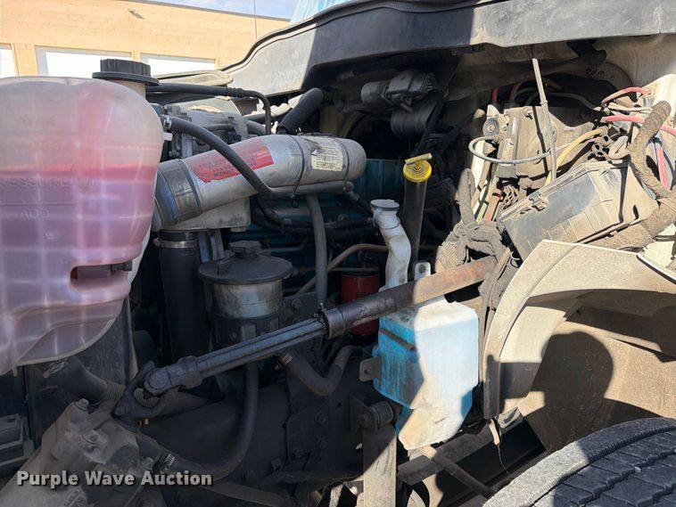 image for item EW1160 2003 International 4300 box truck