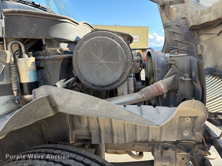 image for item EW1160 2003 International 4300 box truck
