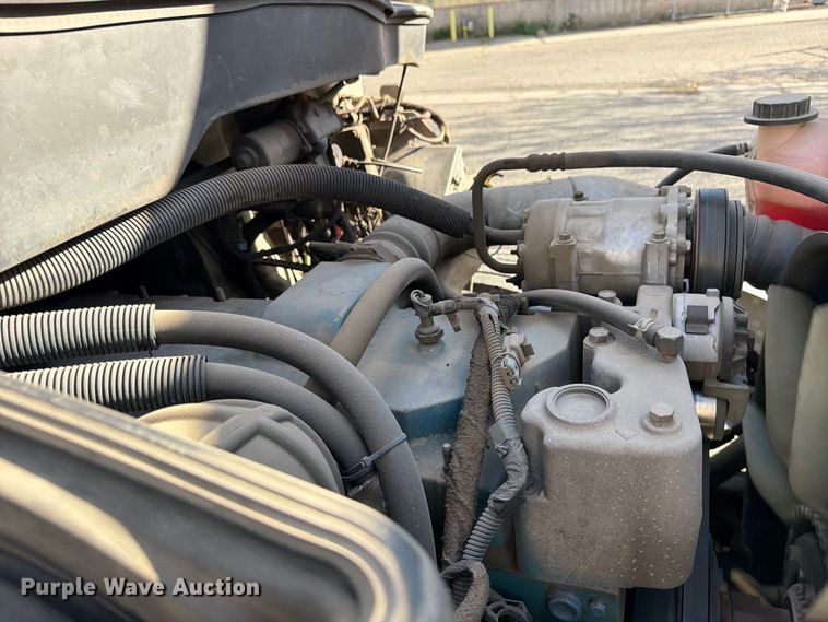 image for item EW1160 2003 International 4300 box truck