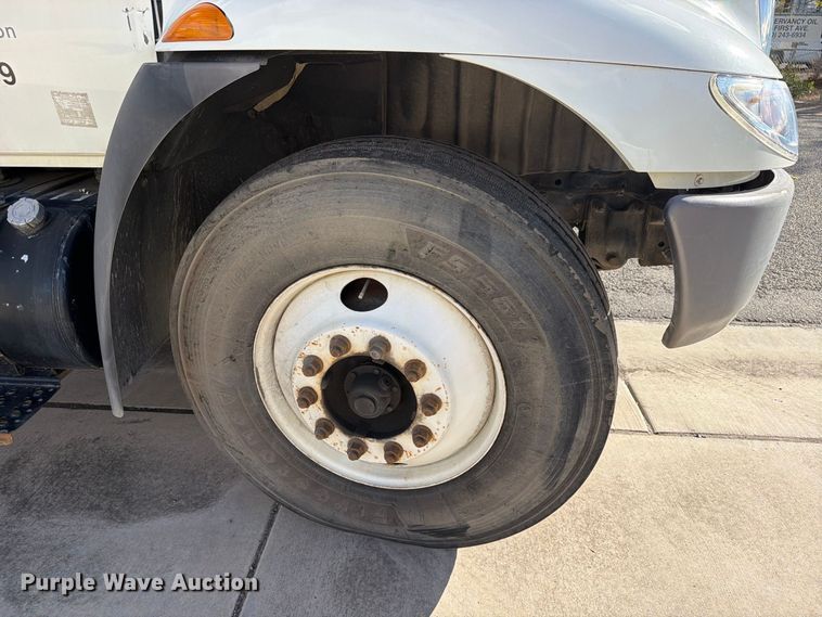 image for item EW1160 2003 International 4300 box truck