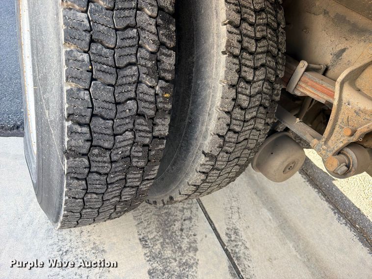 image for item EW1160 2003 International 4300 box truck