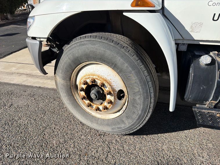image for item EW1160 2003 International 4300 box truck