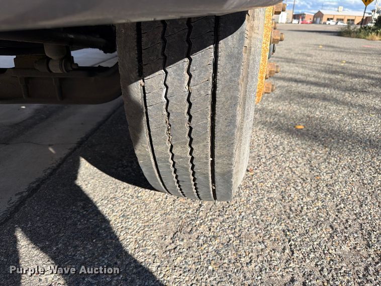 image for item EW1160 2003 International 4300 box truck