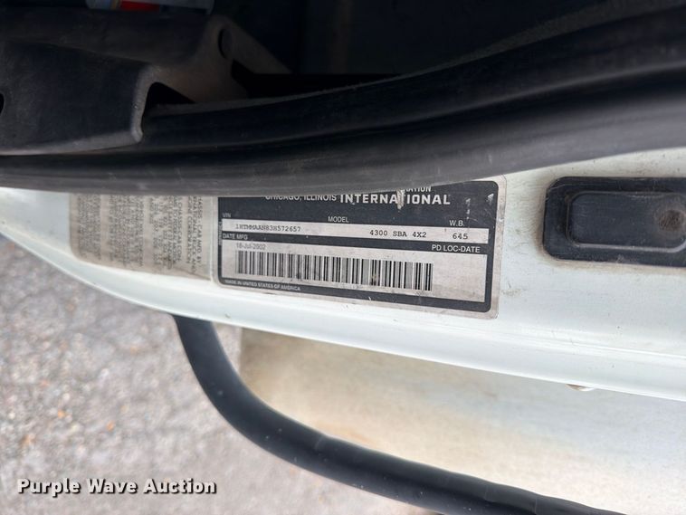 image for item EW1160 2003 International 4300 box truck