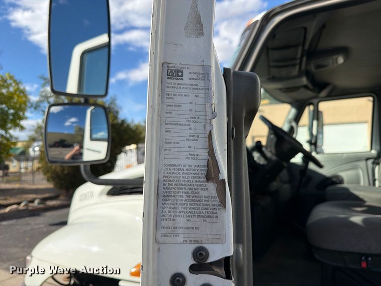 image for item EW1160 2003 International 4300 box truck