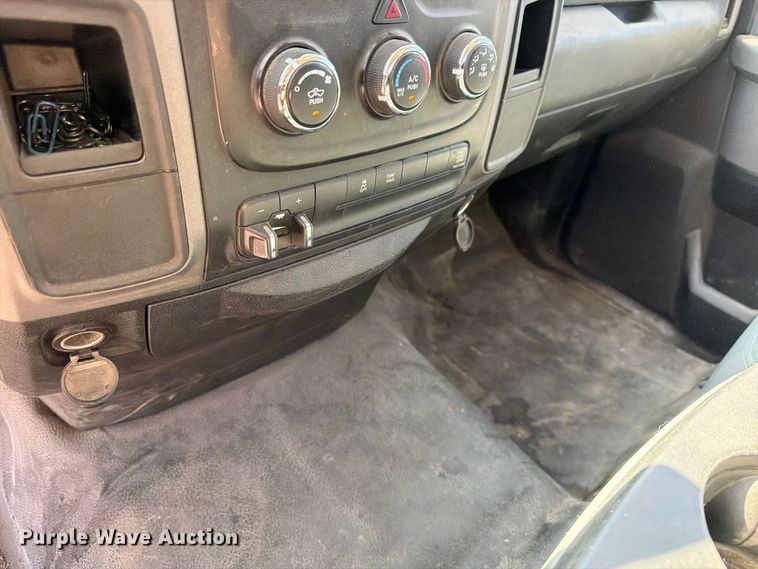 image for item EW1174 2013 RAM 2500 pickup truck