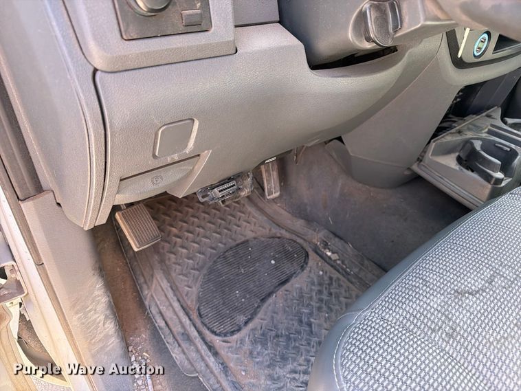 image for item EW1176 2006 Dodge Ram 2500 Ext. Cab pickup truck