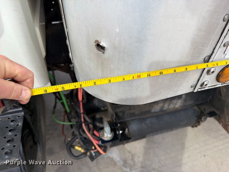 image for item EW1179 2005 International 4300 box truck