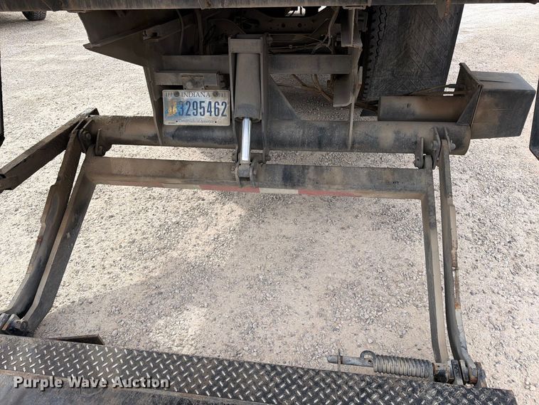 image for item EW1179 2005 International 4300 box truck