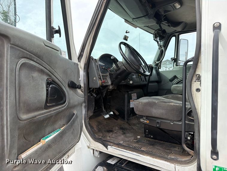 image for item EW1179 2005 International 4300 box truck