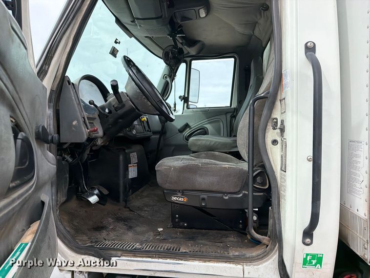image for item EW1179 2005 International 4300 box truck