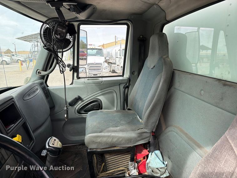 image for item EW1179 2005 International 4300 box truck