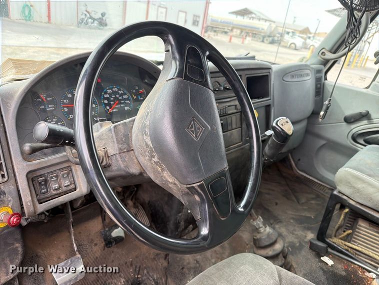 image for item EW1179 2005 International 4300 box truck