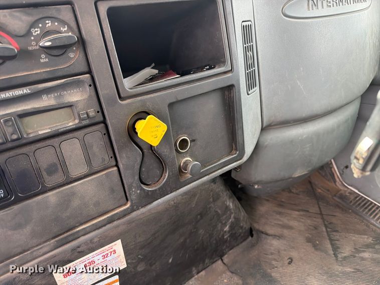image for item EW1179 2005 International 4300 box truck